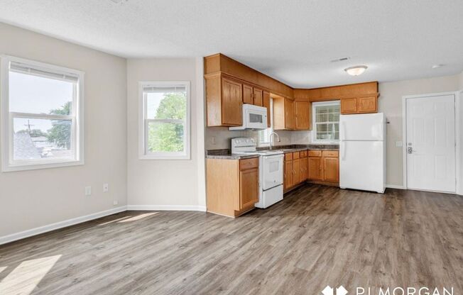 3 beds, 1 bath, 1,252 sqft, $1,350, Unit 2