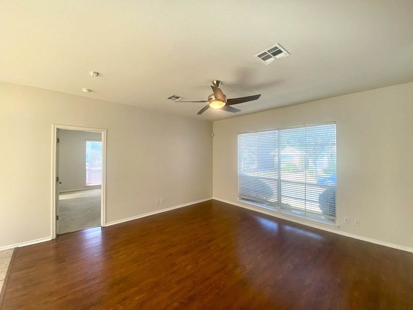 Amazing home with Garage and Backyard 3/2 Yard maintenance included