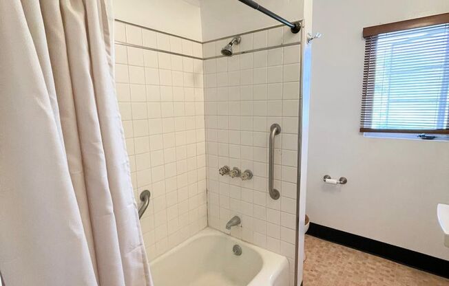 1 bed, 1 bath, $2,325, Unit 1645-3