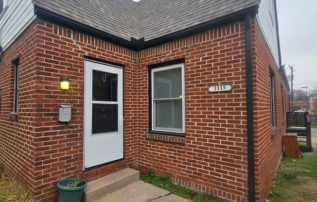 2 beds, 1 bath, 1,200 sqft, $1,250, Unit 1115 S Gary Pl