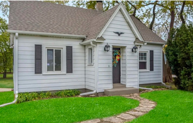 6 N 600 GARY AVE