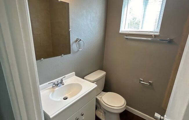2 beds, 1 bath, 750 sqft, $1,095, Unit B10 1007 07
