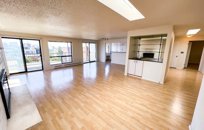3 beds, 2 baths, 1,540 sqft, $4,895, Unit 400