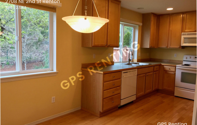 Fantastic 3 Br/2.5 Ba home located in quiet Renton neighborhood