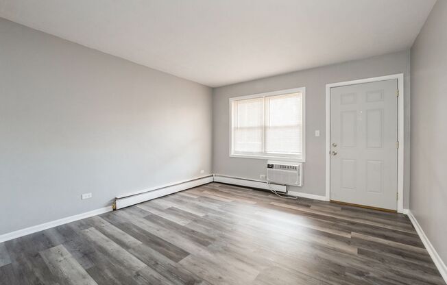2 beds, 1 bath, $1,695, Unit 440-14