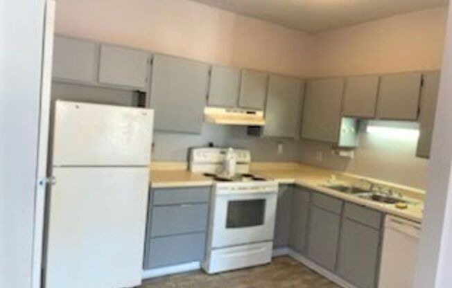 3 beds, 2 baths, 834 sqft, $1,249, Unit 107