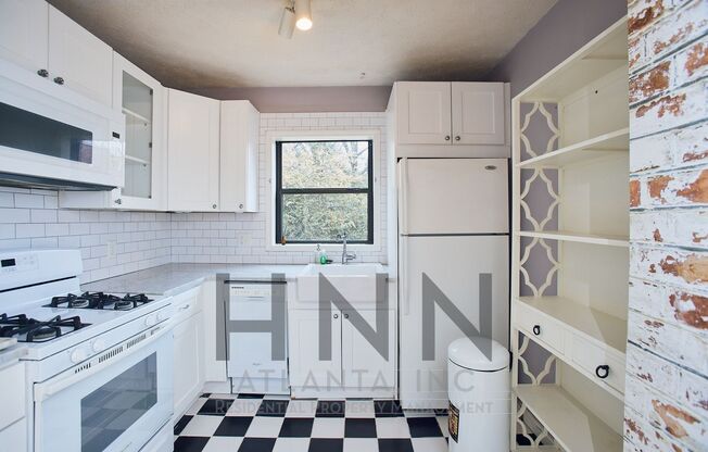 Bright Top-Floor 2/1 Condo in Prime Midtown