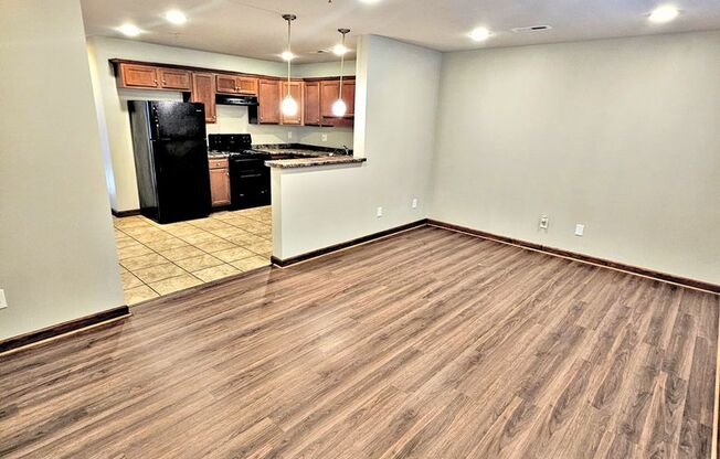 (RCH-100) Gaslight Court