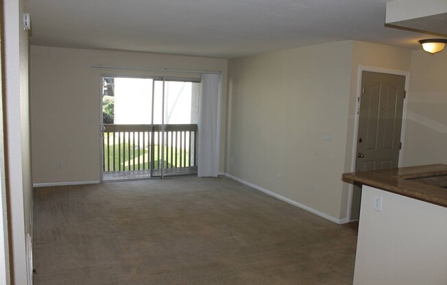 2 beds, 1 bath, $2,400