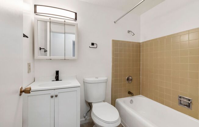 1 bed, 1 bath, 607 sqft, $1,850, Unit 801