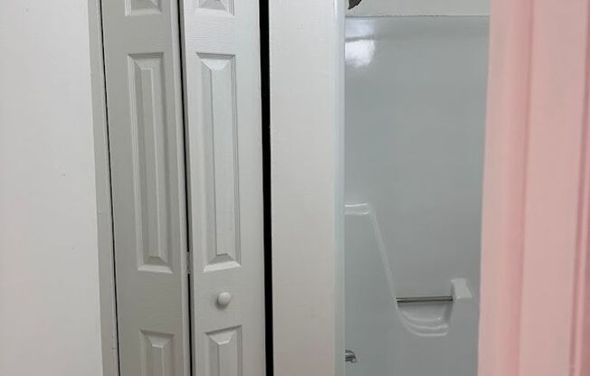 1 bed, 1 bath, 570 sqft, $1,275, Unit AO346