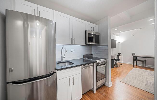 1 bed, 1 bath, 440 sqft, $4,200, Unit 1412