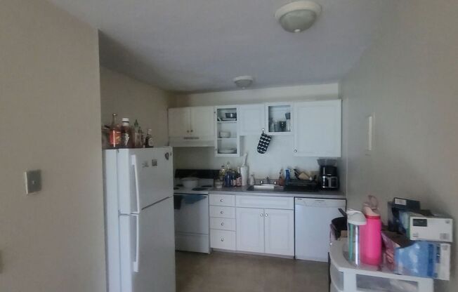 2 beds, 1 bath, $3,350, Unit 5