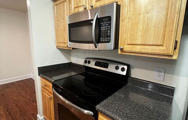 1 bed, 1 bath, 779 sqft, $1,725, Unit 1015 C #2C