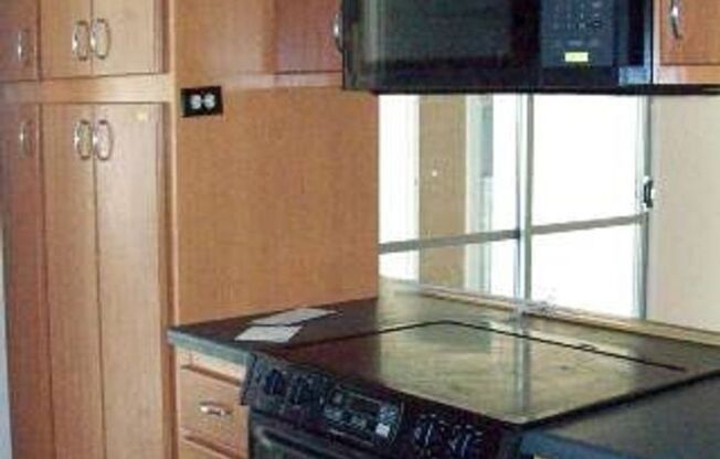 Spacious 4 Bed Home with Pool & Arizona Room