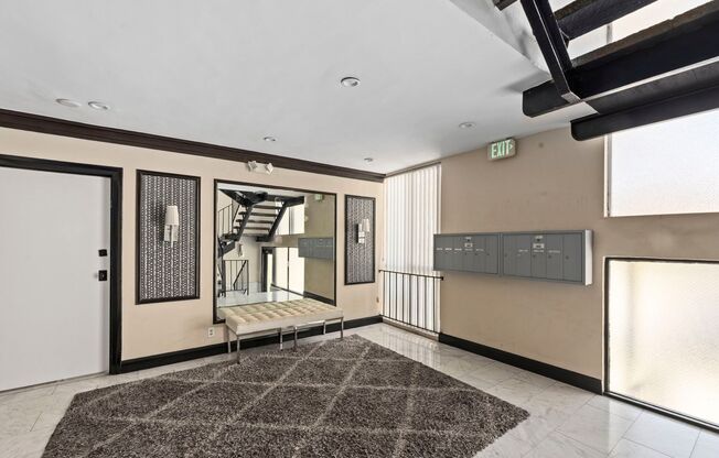 212 S Arnaz Dr