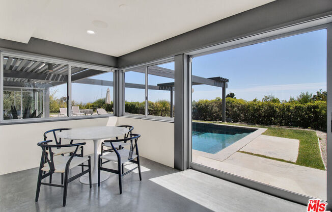 9892 BEVERLY GROVE DR