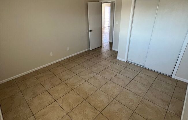 2 beds, 1 bath, 912 sqft, $1,700, Unit D