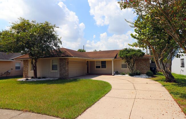 Pool Home in Winter Park. 3/2 plus bonus room .