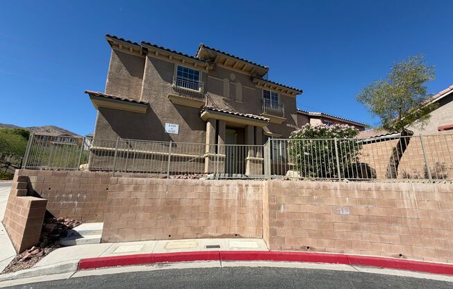 Move in special Lone Mountain