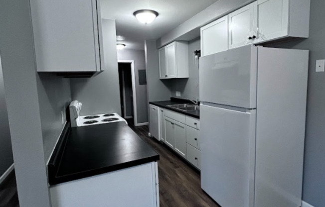 2 beds, 1 bath, $1,050, Unit 111