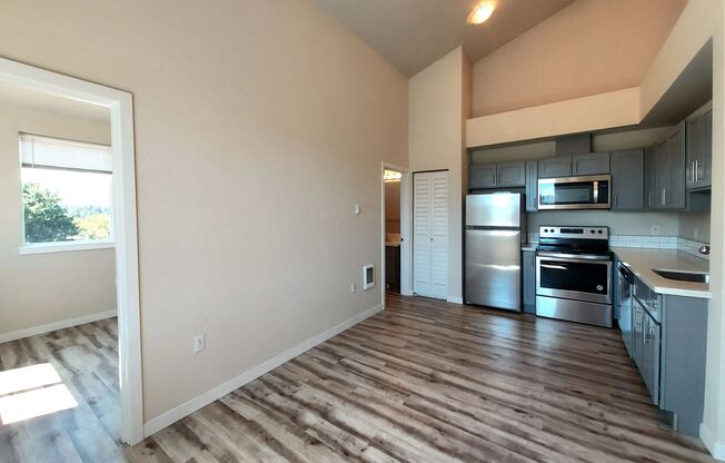 1 bed, 1 bath, $1,147, Unit A-103