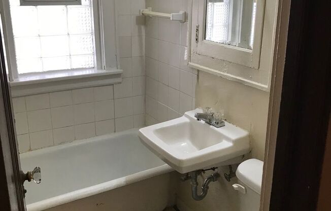 Studio, 1 bath, $775, Unit 106