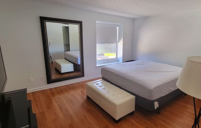 2 beds, 1.5 baths, $1,900