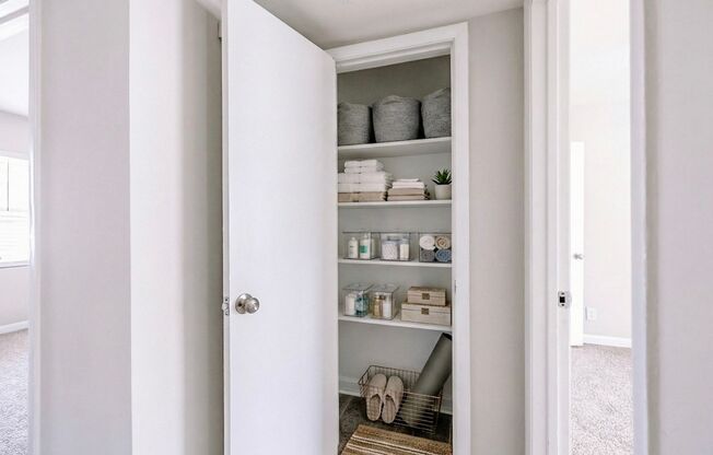 2 beds, 1 bath, 850 sqft, $1,200, Unit 26-E7