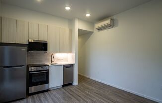 Studio, 1 bath, 340 sqft, $1,275, Unit 105