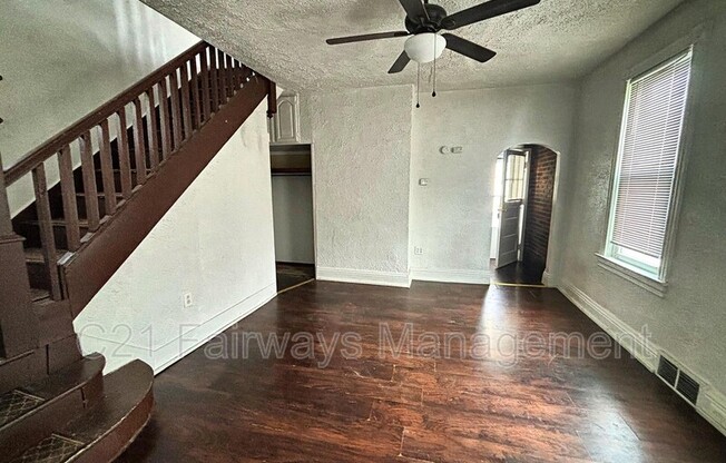 215 N 4 ST