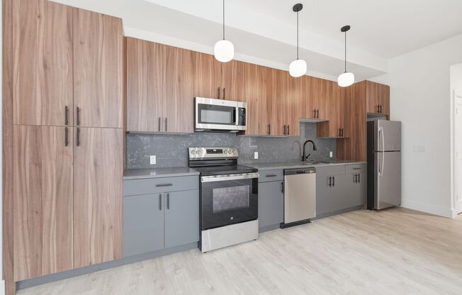 1 bed, 1 bath, 810 sqft, $1,900