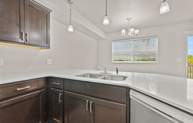 3 beds, 2.5 baths, $1,800, Unit 5739 Summerland Dr