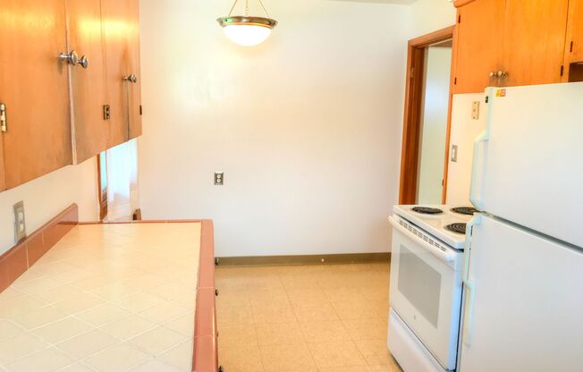 3 beds, 1 bath, $2,595