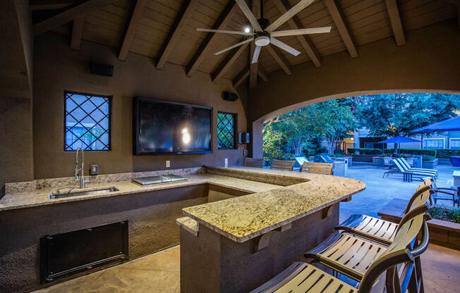 Outdoor Resident Kitchen by Pool at Dallas Apartments for Rent