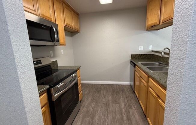 2 beds, 1 bath, 920 sqft, $2,595, Unit L5
