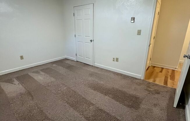 2 beds, 1 bath, 903 sqft, $1,290, Unit I-11