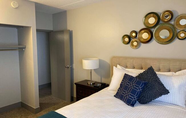 2 beds, 1 bath, 800 sqft, $1,049