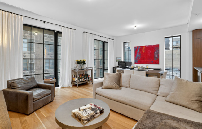 441 W 37 ST