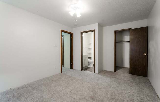 Bedroom With Closet at Bristol Ridge, Urbandale