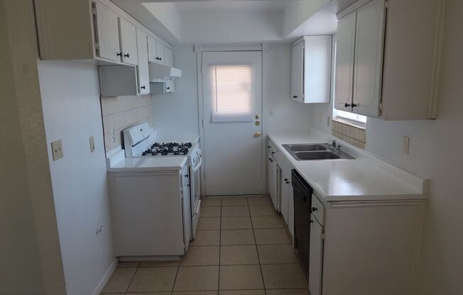 2 beds, 1 bath, $1,150