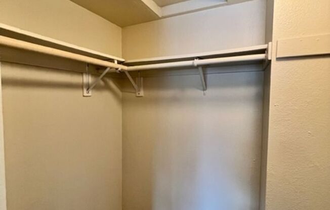 1 bed, 1 bath, 700 sqft, $1,595, Unit 36