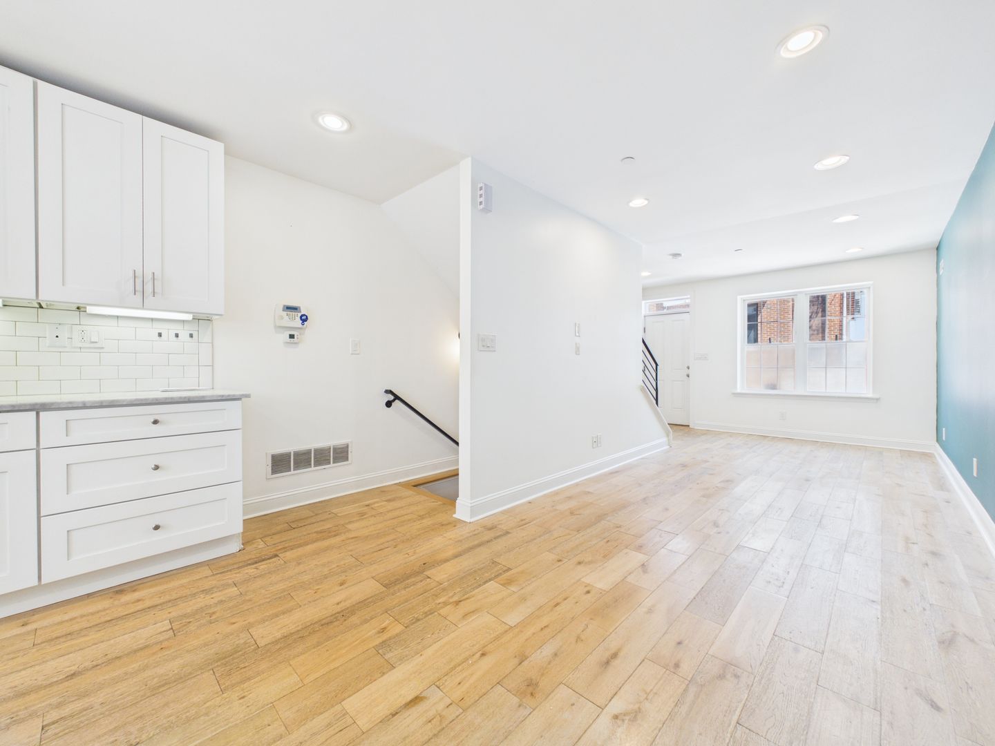 2 bedroom, 2 bathroom house with backyard