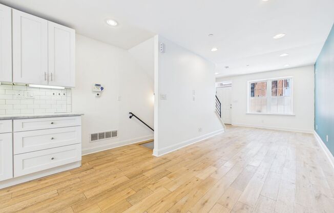 2 bedroom, 2 bathroom house with backyard