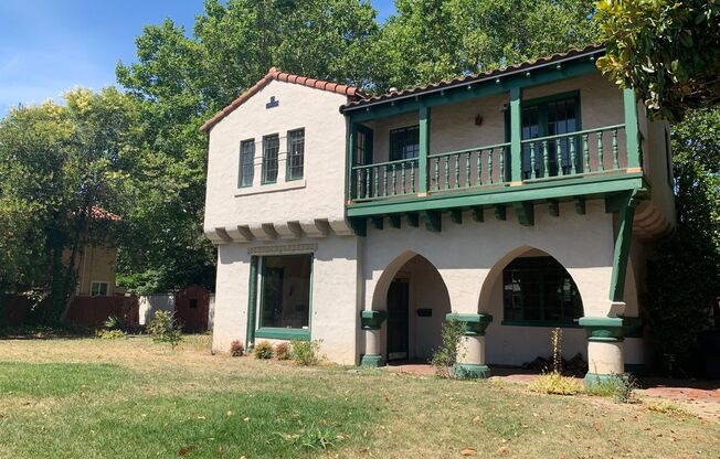 Vintage 3 bed/ 2.5 ba house - downtown Yuba City