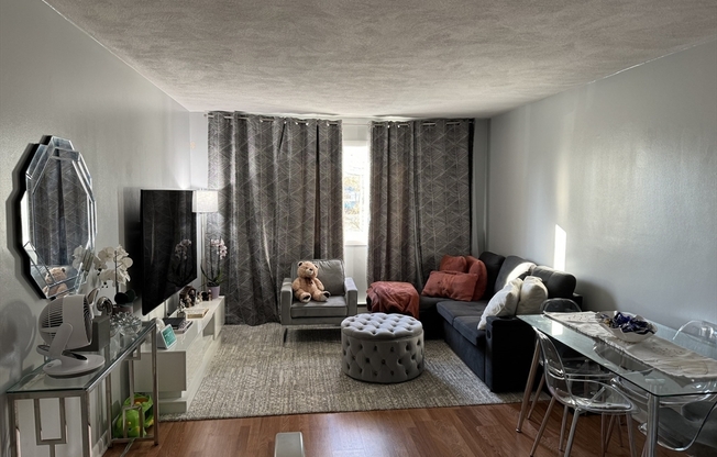 1 bed, 1 bath, 615 sqft, $1,900, Unit 18