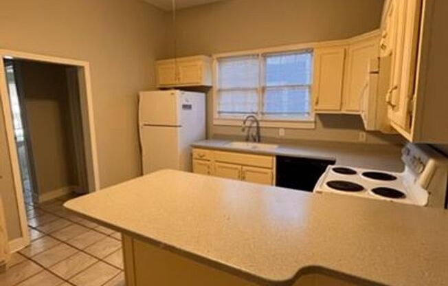 Spacious 4-Bedroom Home in Memphis-Comfort & Convenience Await!