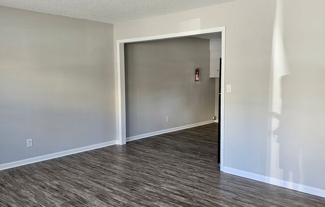 2 beds, 1 bath, 850 sqft, $1,000, Unit Unit 24