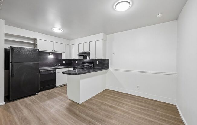 3 beds, 1.5 baths, 950 sqft, $1,385, Unit 104