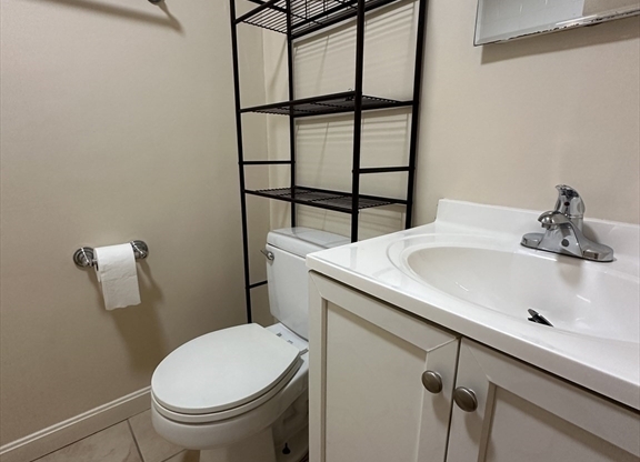 2 beds, 1 bath, 800 sqft, $2,995, Unit 26